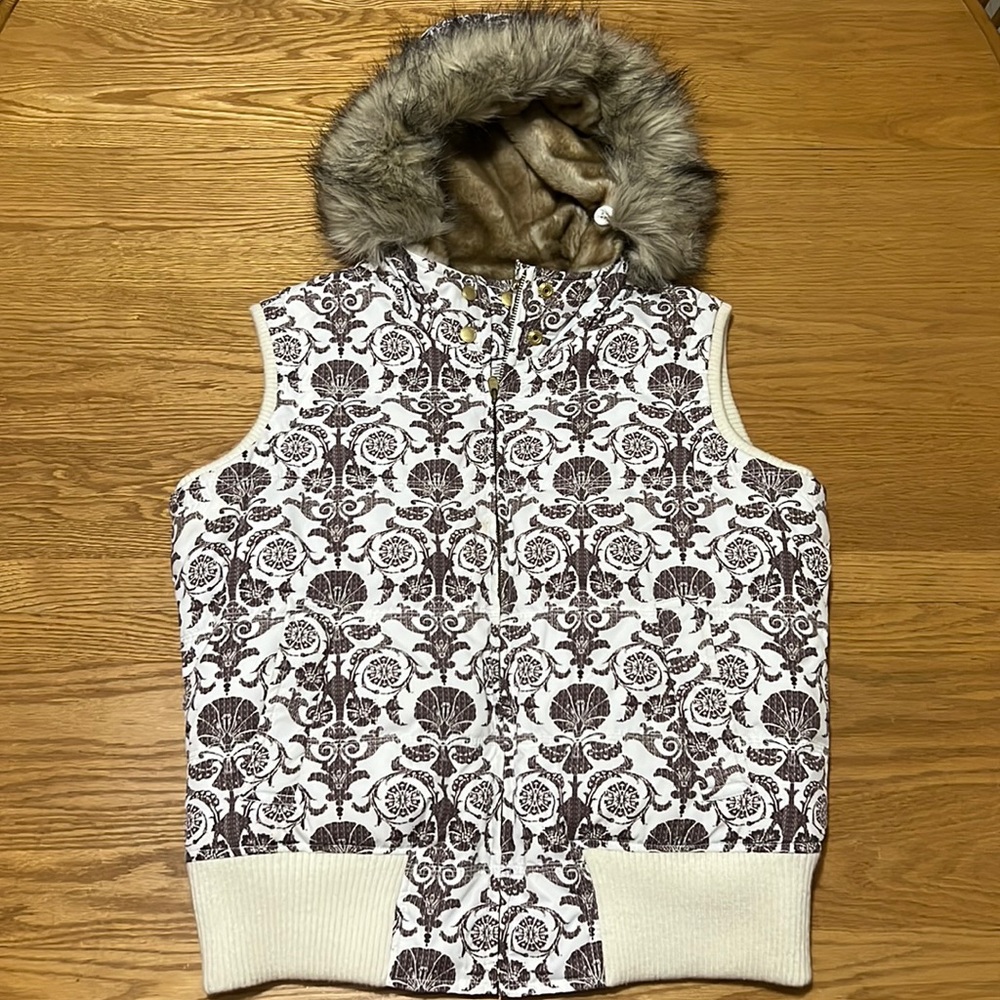 EUC Aeropostale White & Brown Faux Fur lined Vest Size XL - Picture 1 of 13